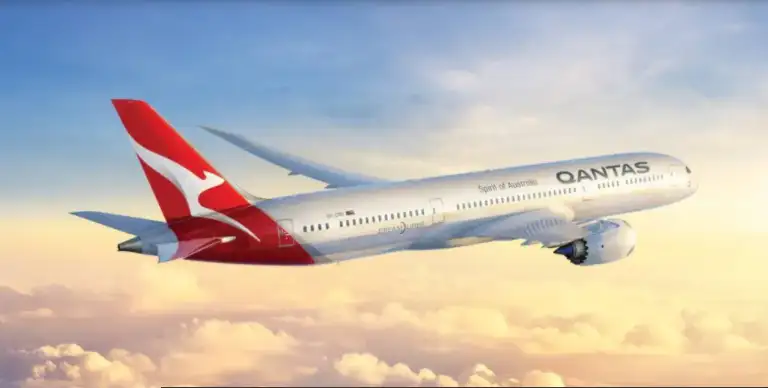 A Qantas concluiu um pedido de 18 Embraer E190s e usará o B787 para operar rotas domésticas