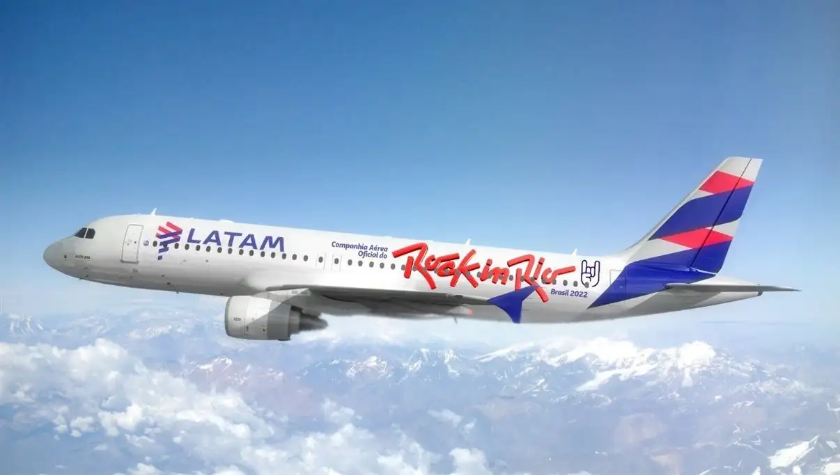 LATAM adesiva aeronaves em homenagem  ao Rock in Rio Brasil 2022